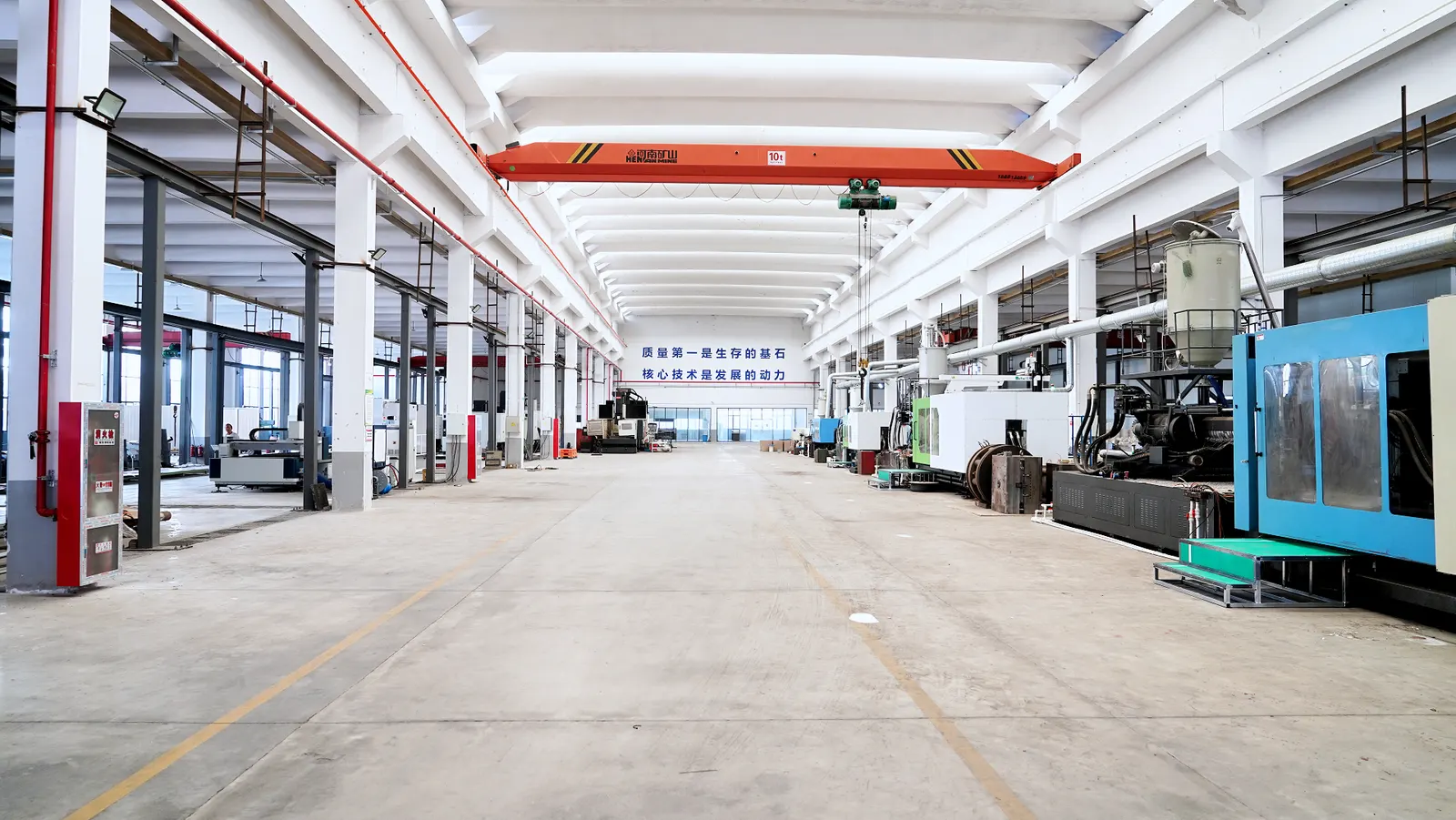Xinyouda manufacturing workshop with injection molding equipment
